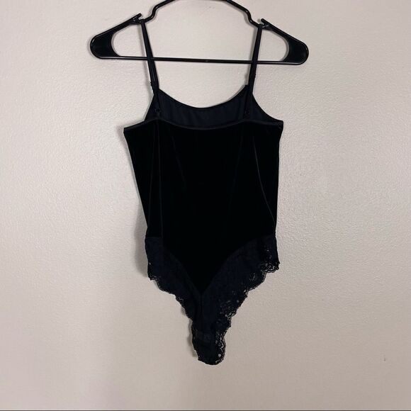 Victoria’s Secret Vintage Black Velour Lace Trim Bottom Cheeky Bodysuit - Picture 2 of 9